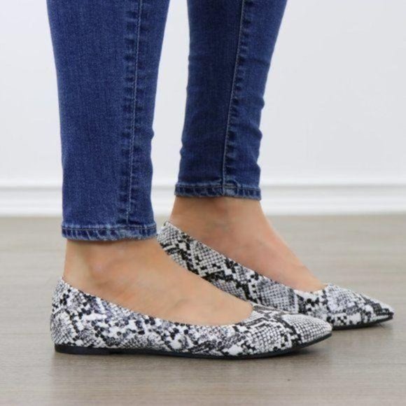 Shoes - Python Snake Print Pointy Toe Flat Shoes